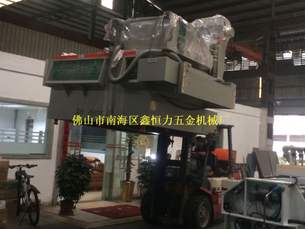 福建客户不锈钢锅片蚀刻机装车发货！