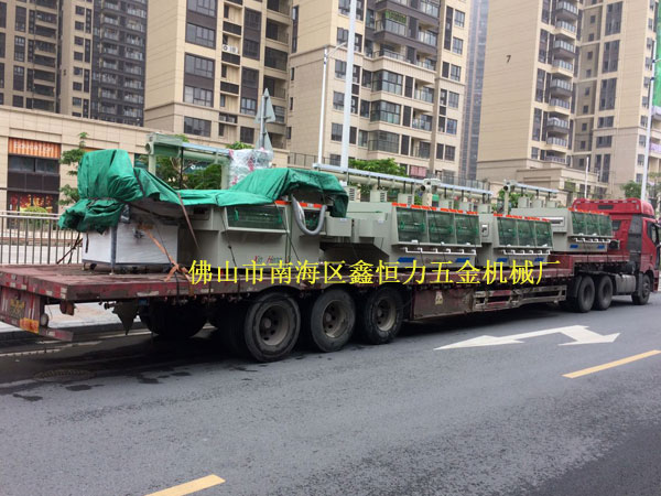 福建客户不锈钢锅片蚀刻机装车发货！