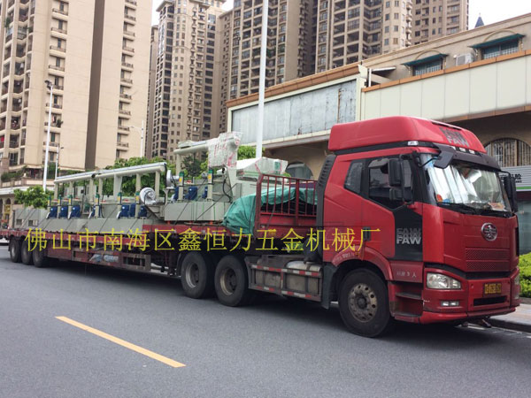 不锈钢锅片蚀刻机装车发货！